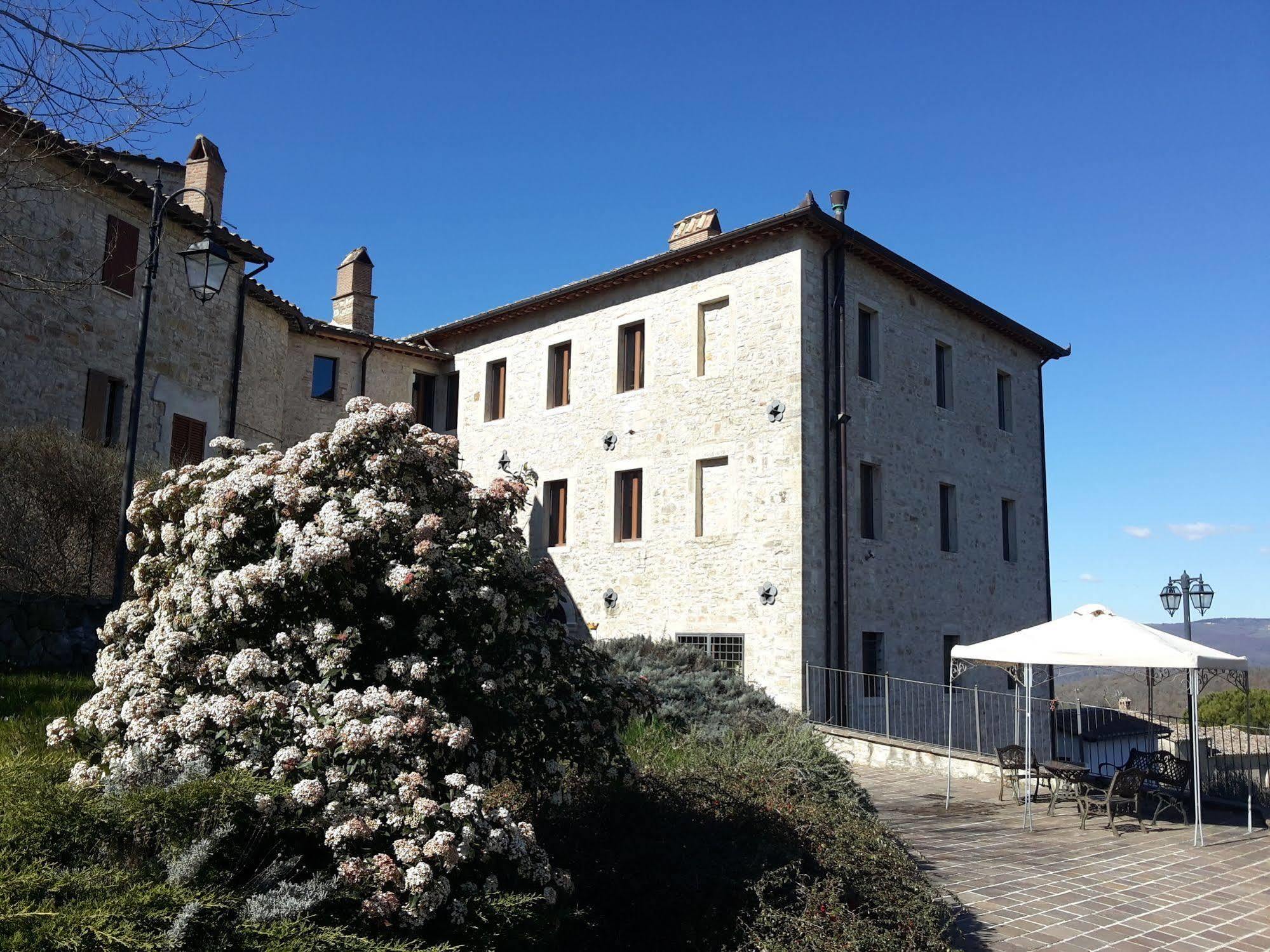 Castello Izzalini Todi Resort Exterior foto